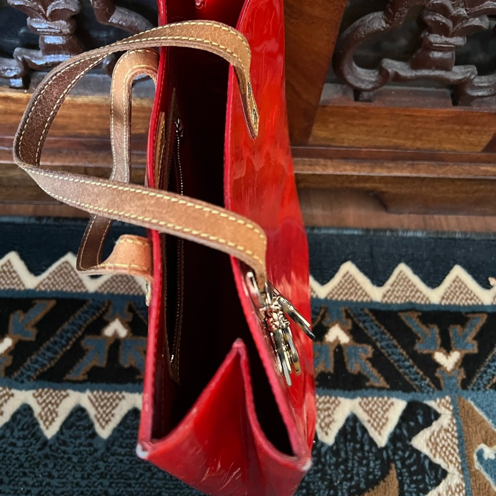*Sold* Louis Vuitton Vernis Red Patent Leather Tote Handbag Authenticated! - Picture 8 of 16